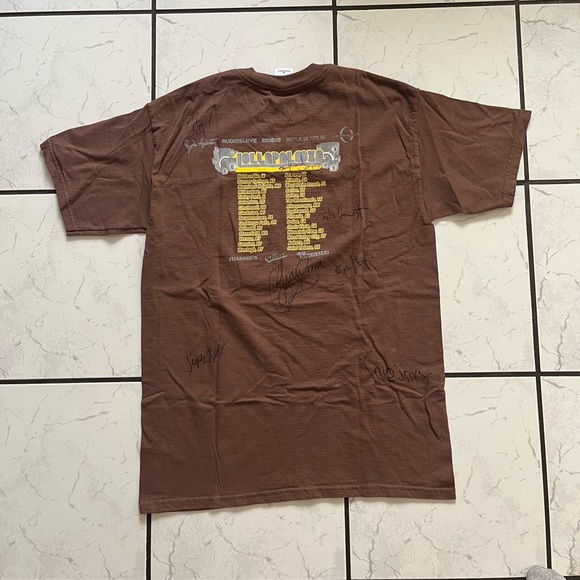 Vintage Lollapalooza concert autographed tshirt - Picture 4 of 7